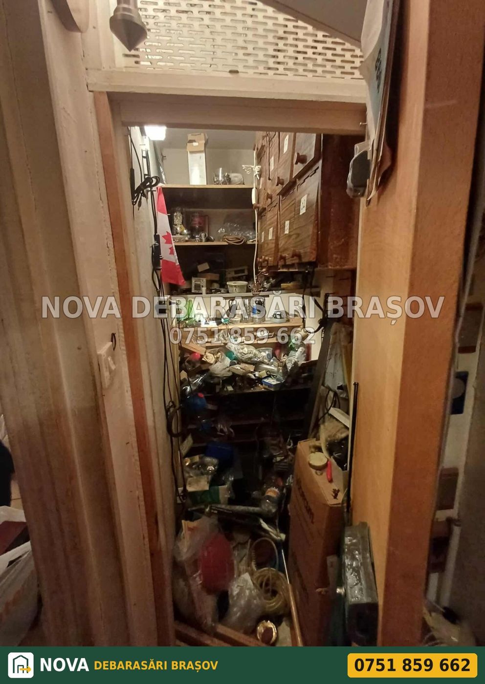 Cămară plină înainte de debarasare